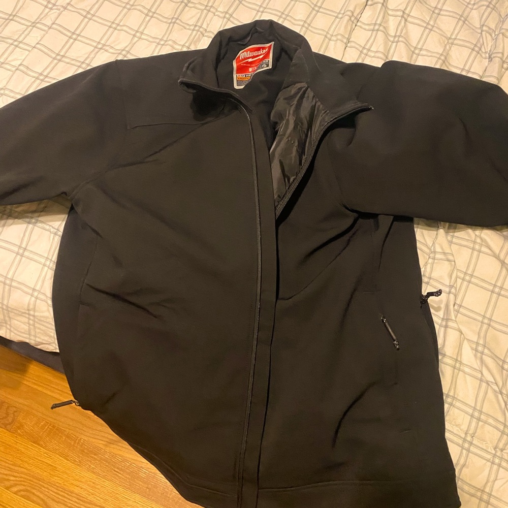 Millwakee 2xl battery powered jacket